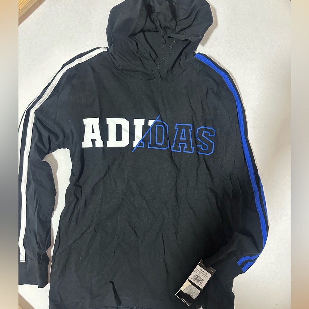 Boys Adidas hooded long sleeve TShirt M



2